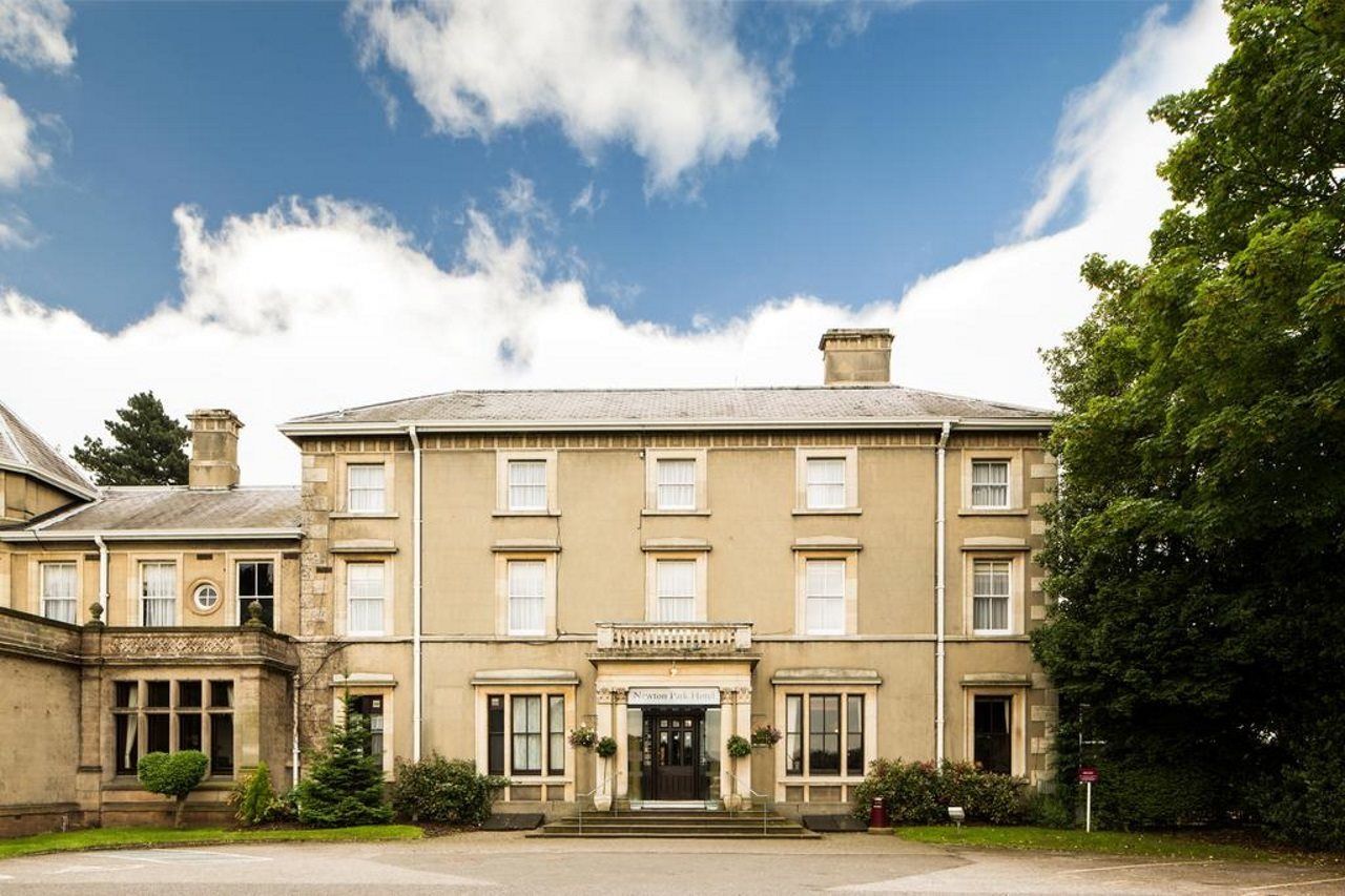 Mercure Burton Upon Trent, Newton Park Hotel Exterior photo